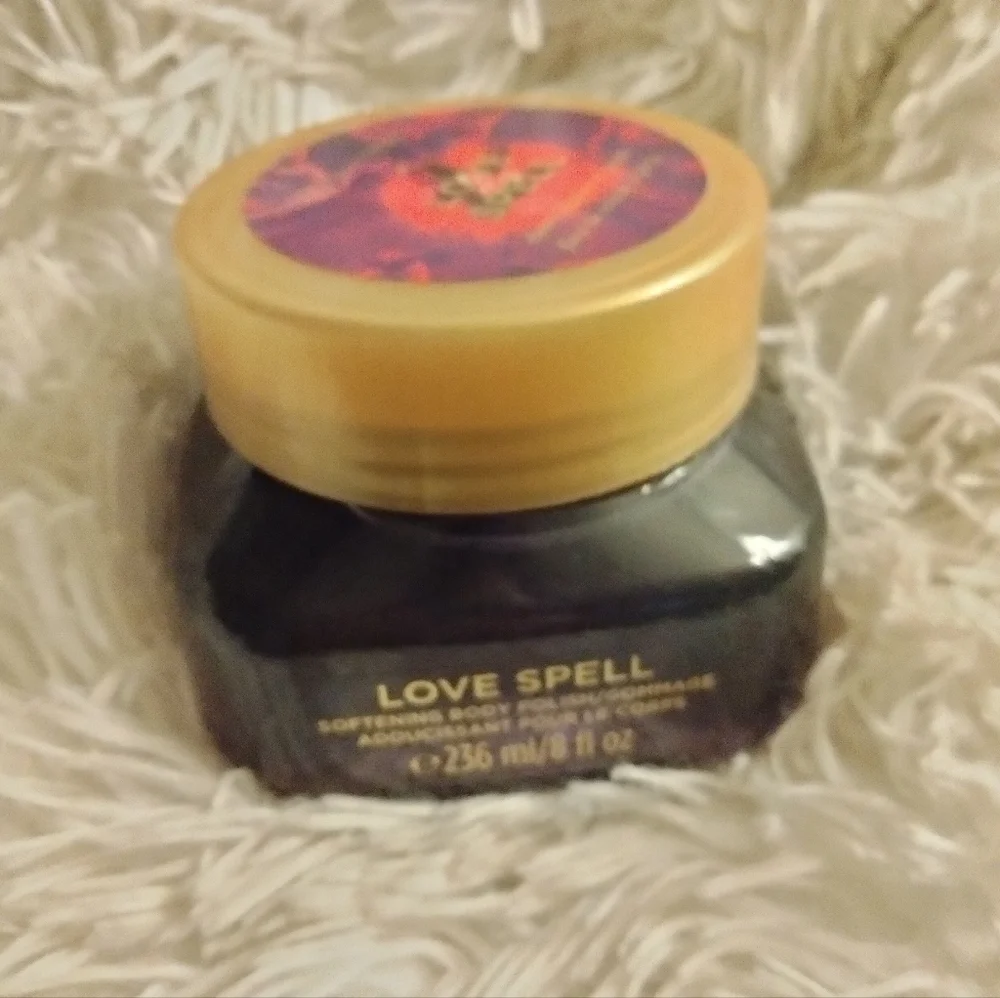 🆕SEALED🆕️ Victoria's Secret Love Spell Softening Body Polish